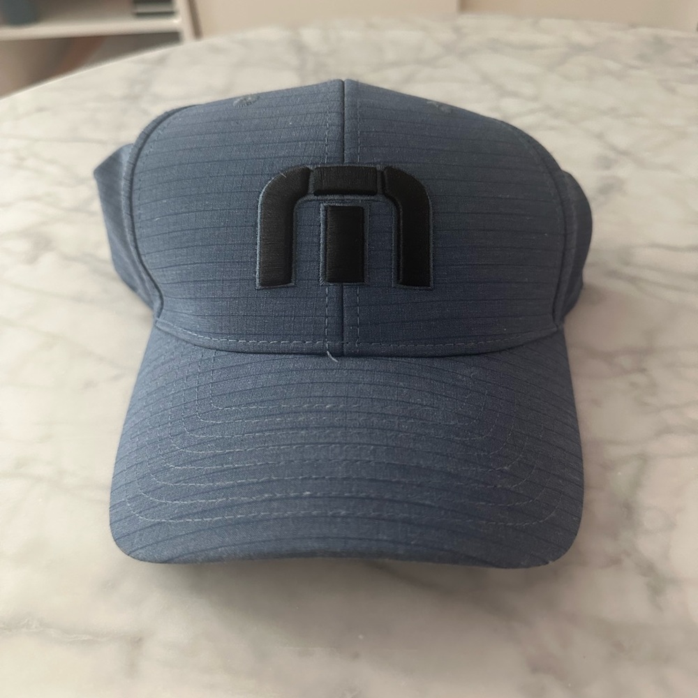 Travis Mathew B-BAHAMAS FITTED HAT